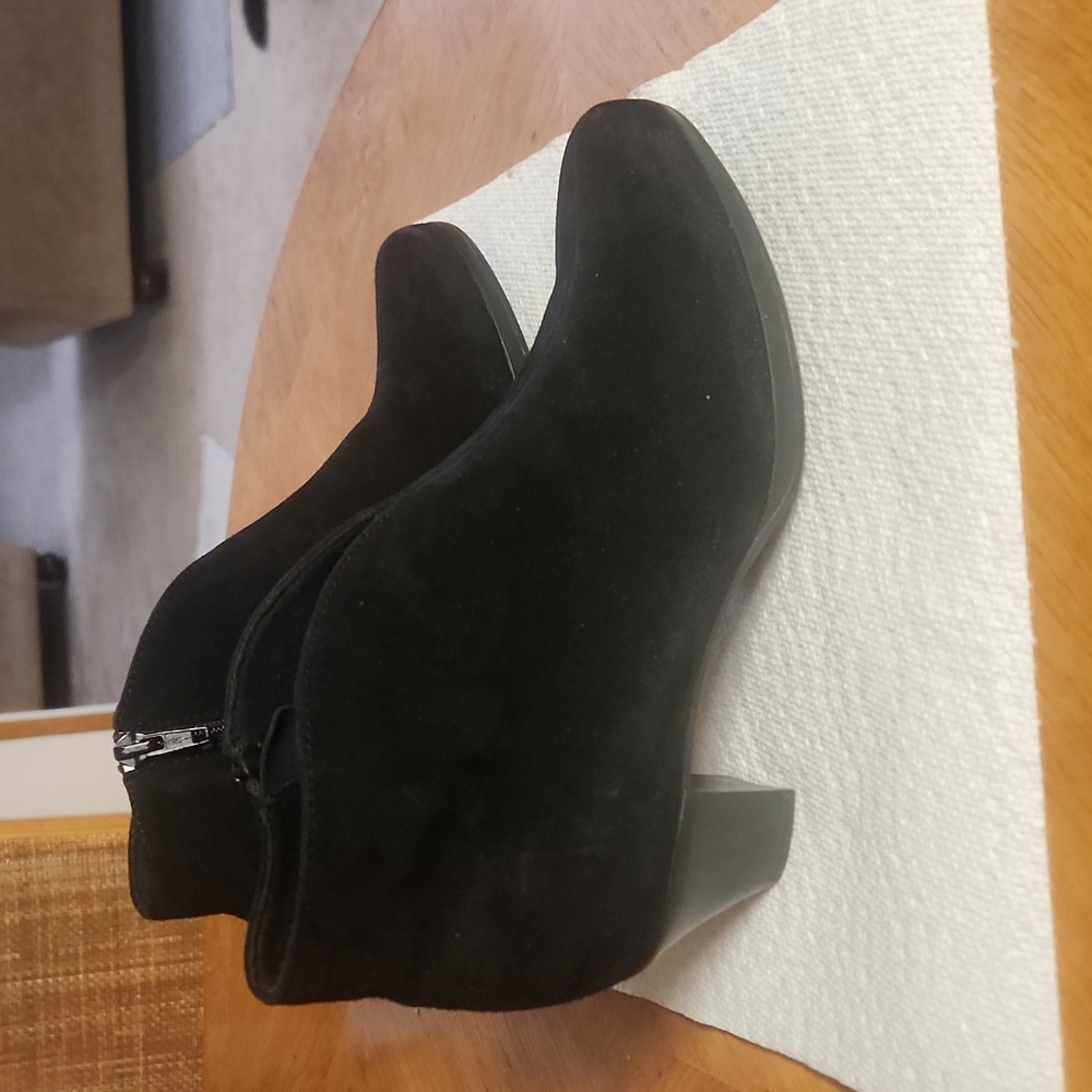 Munro Robynette Black Suede Ankle Boots/Booties, Women's Size 7, EUC